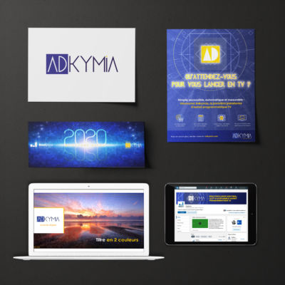 Exemples de différents supports réalisés pour une plateforme d'achat programmatique TV <i>(logo, encart presse, carte de vœux, template powerpoint, visuels RS )</i> Identité Adkymia